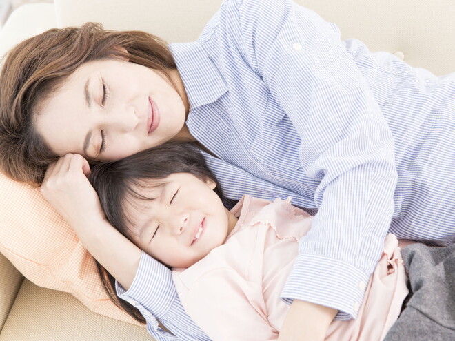 Tips to help encourage the right sleeping position Tips to help encourage the right sleeping position